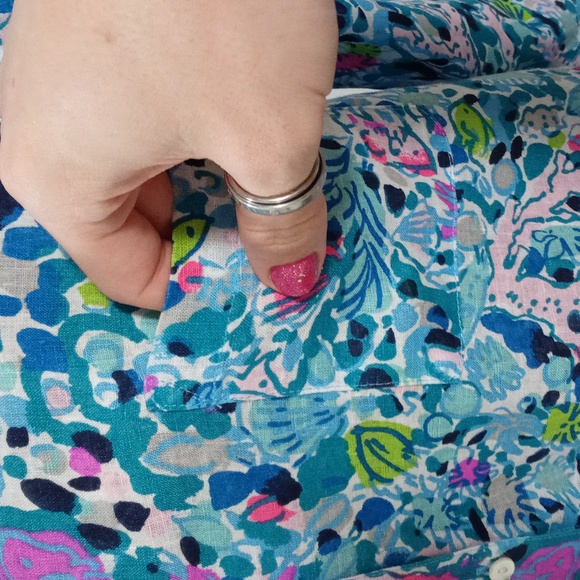 🆕 🌊HTF Lilly Pulitzer🌊 - Sea View Button Down - Picture 10 of 16